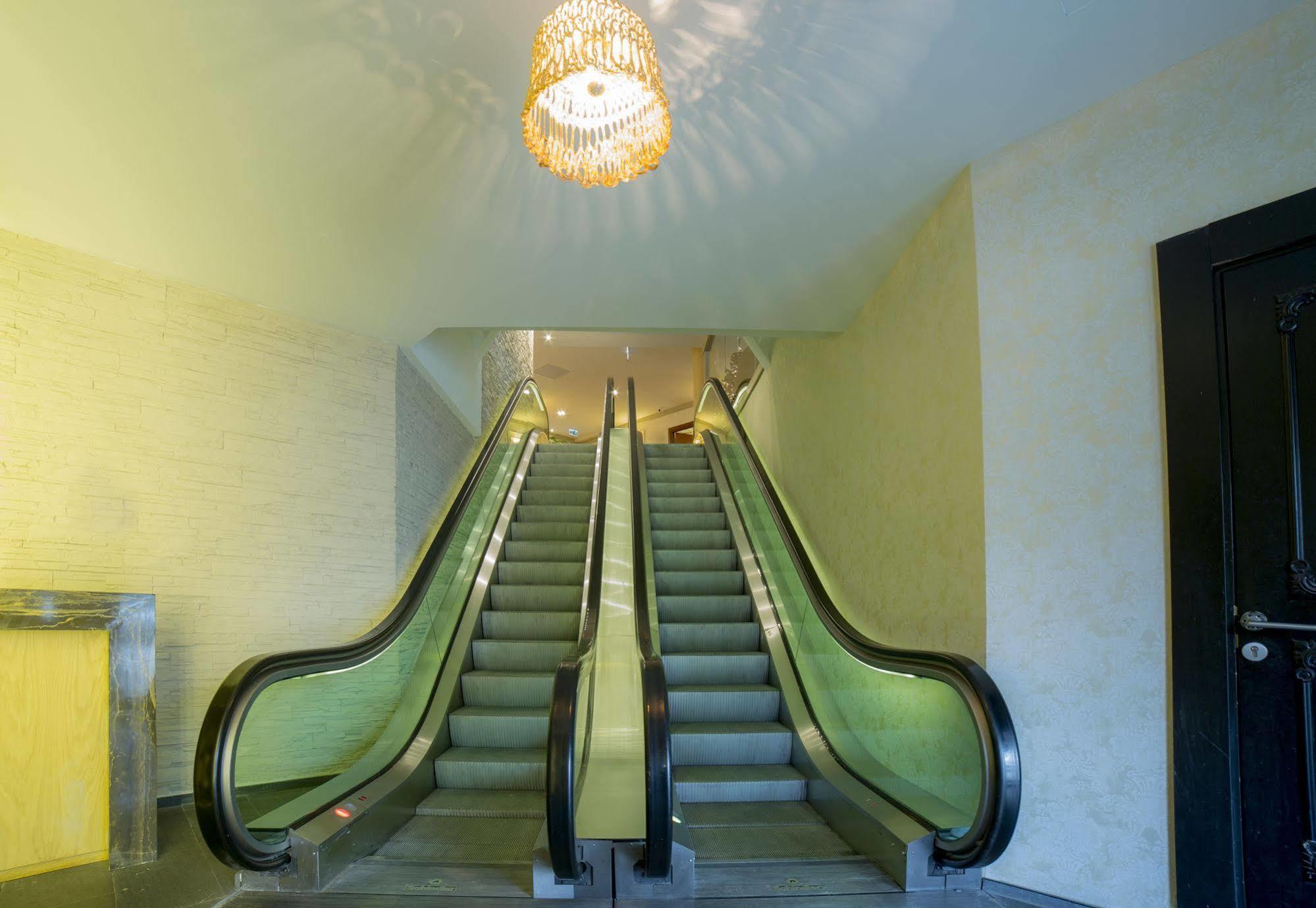 Mega & Nisantasi Hotel 4*