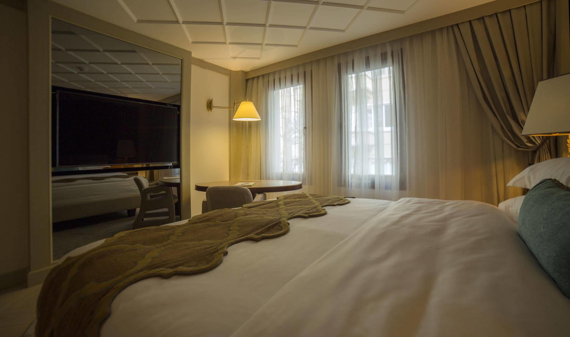 Mega & Nisantasi Hotel 4*